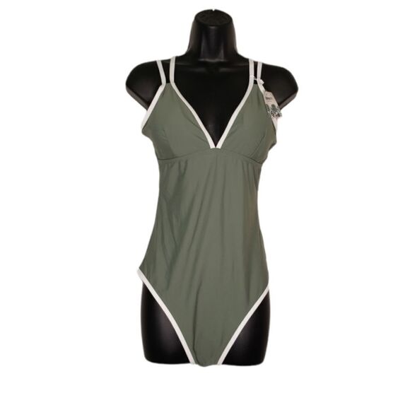 SwimSuit   - Picture 5 of 8